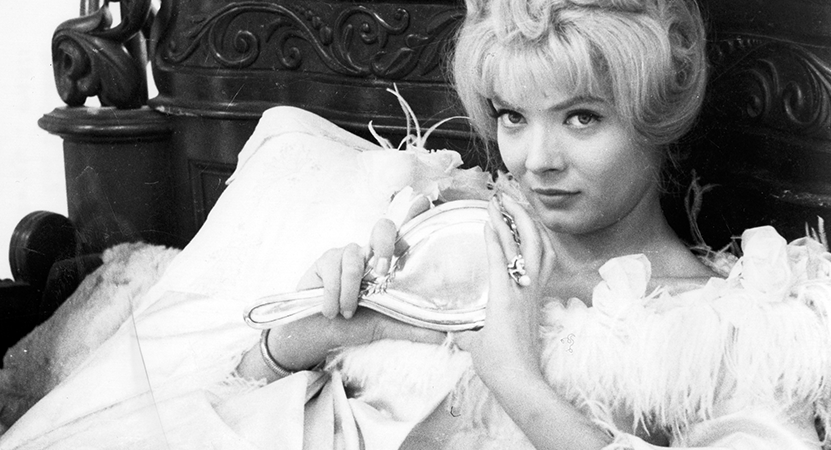 a women sits in bed from the film Cléo from 5 to 7