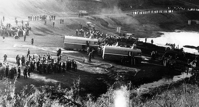 A large group of people work outside from the film Narita: The Peasants of the Second Fortress